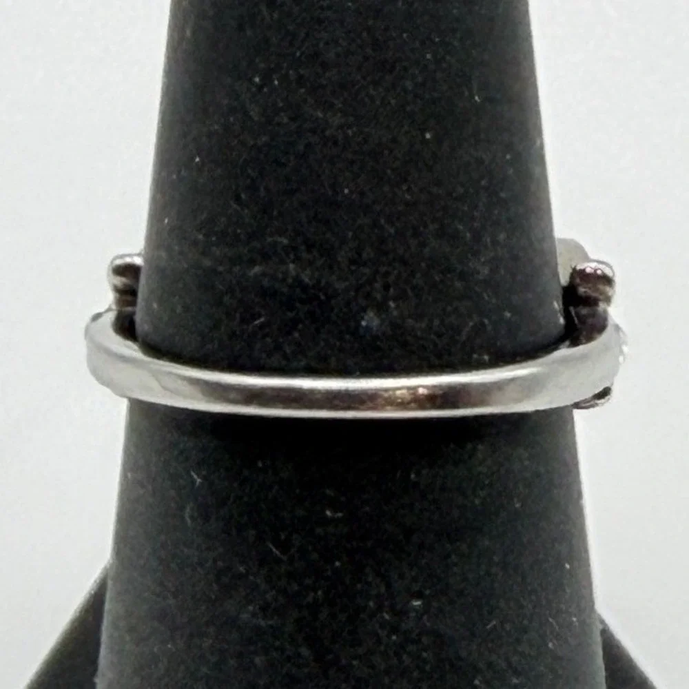 Vintage Style Black Cabochon Ring Silver Tone Scroll Setting Sz 8‎